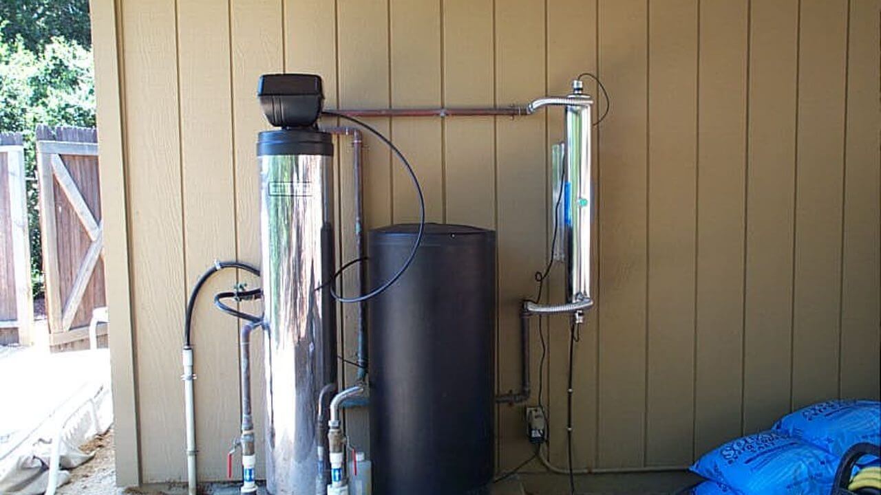 Figure 7 Industrial ultraviolet water sterilizer.
